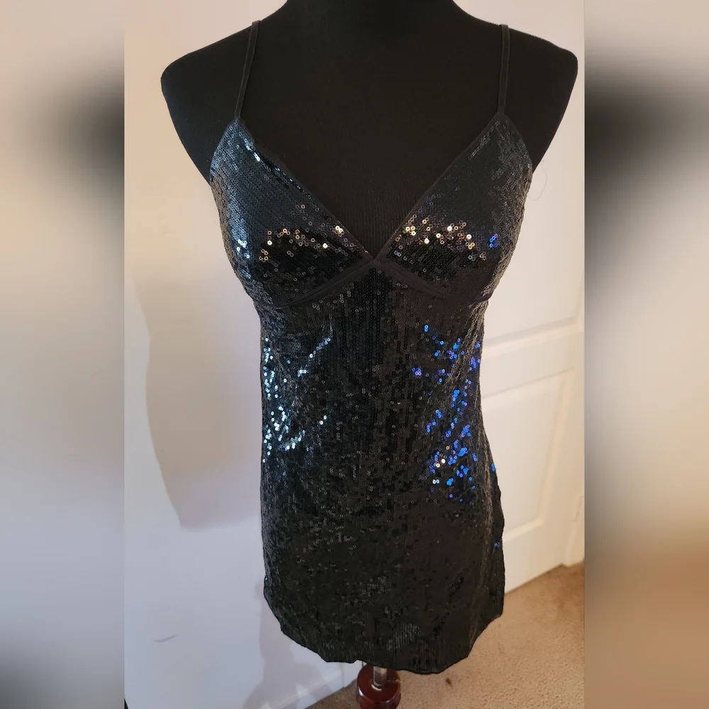 VICTORIA SECRET SEQUINS TOP ! - Picture 1 of 5